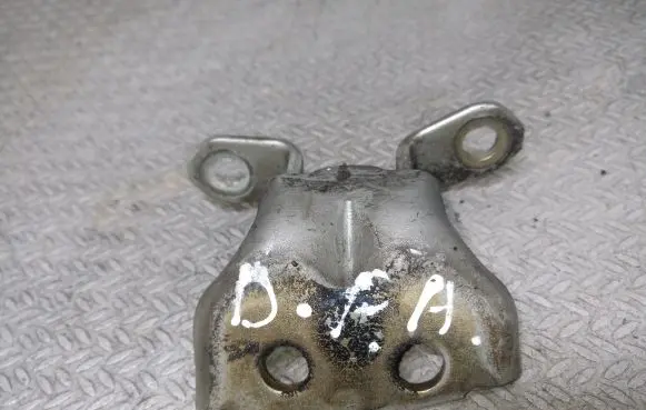 Nissan Note (E11) Front door lower hinge 