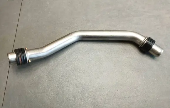 Coolant pipe/hose