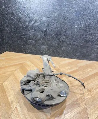 Mercedes-Benz C W205 Front wheel hub