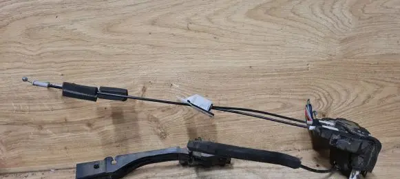 Nissan Murano Z50 Front door lock