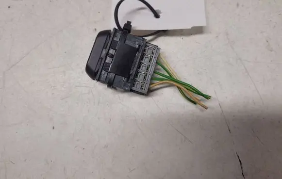 Citroen Berlingo Electric window control switch 10228