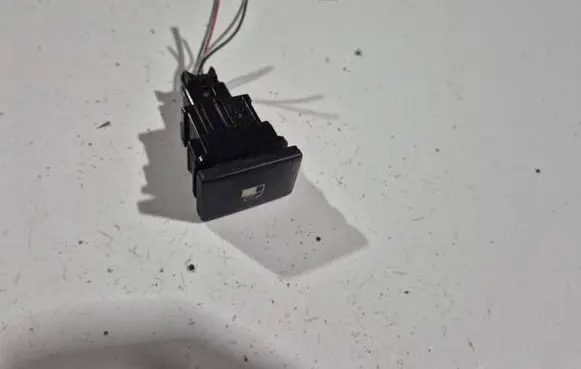Toyota Avensis T270 Fuel tank opening switch 15C252