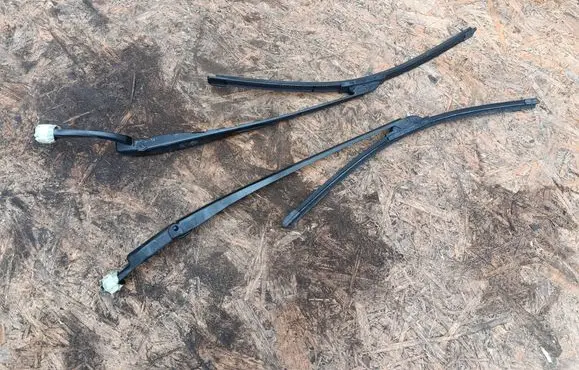 Audi A4 S4 B7 8E 8H Front wiper blade arm 8E1955408C 8E1955407C