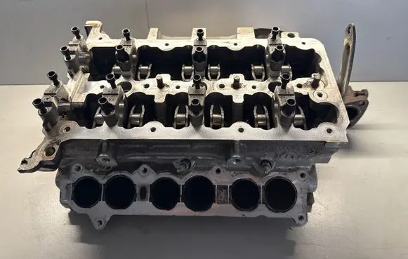 Dodge VAN RAM Engine head B123639454 2104F-46333920