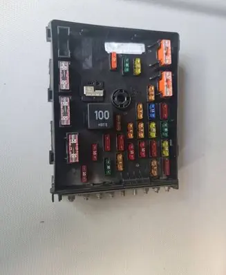 Volkswagen PASSAT B6 Fuse module 3C0937125 9592777
