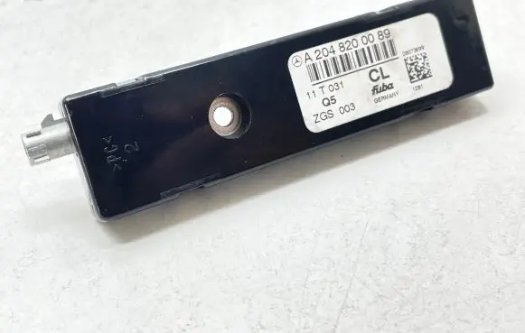 Mercedes-Benz C W204 Antenna control unit A2048200089 28073699 ZGS003