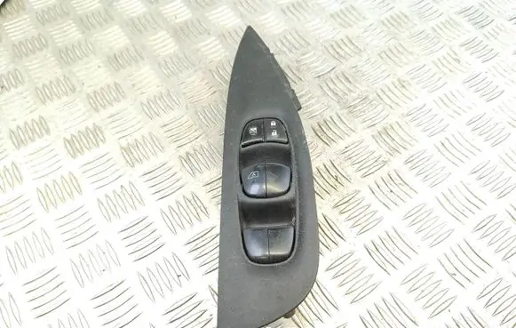 Nissan Qashqai Electric window control switch 80961