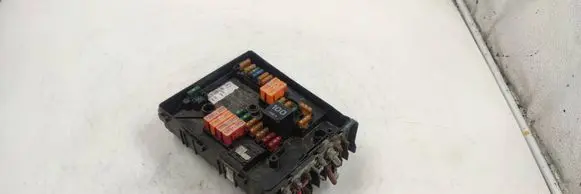 Volkswagen Golf V Fuse module 1k0937125a