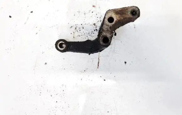 Mitsubishi Pajero Sport I Engine mounting bracket