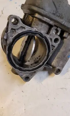 Volkswagen Golf V Throttle valve 03G128063B