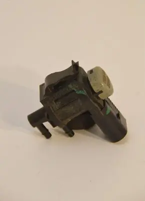 Volkswagen Jetta V Valve vacuum 1K0906283