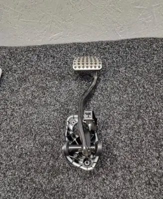 Mercedes-Benz GLC X253 C253 Brake pedal A2052900800