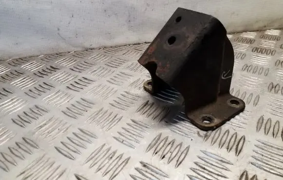 Hyundai Terracan Engine mounting bracket