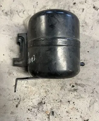 Vacuum air tank