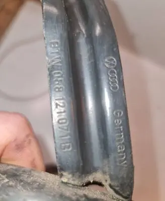 Engine coolant pipe/hose