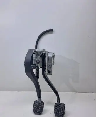 BMW 3 E90 E91 Pedal assembly 2283725 678711 35316761310