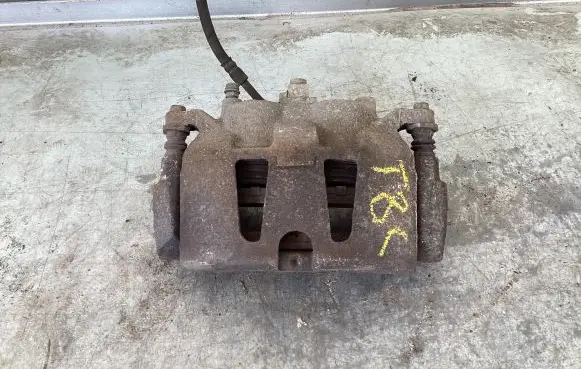 Chrysler Town & Country V Front brake caliper