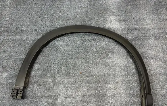 Fender trim (molding)
