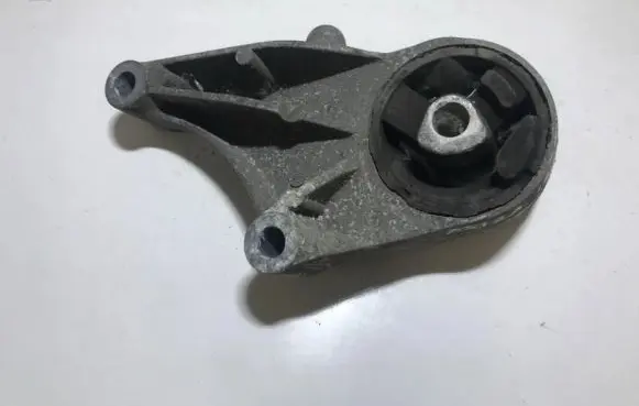 Opel Zafira B Engine mount bracket v05456