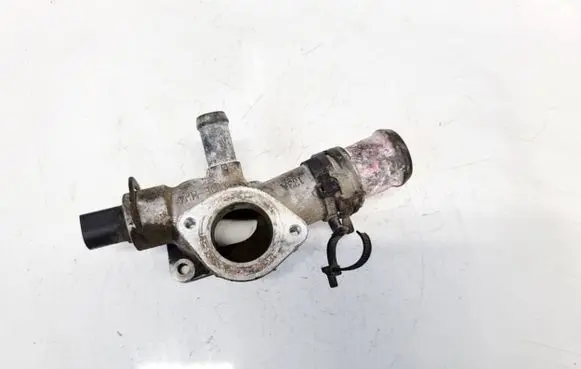 Volkswagen PASSAT B5 Engine coolant pipe/hose 038121133A