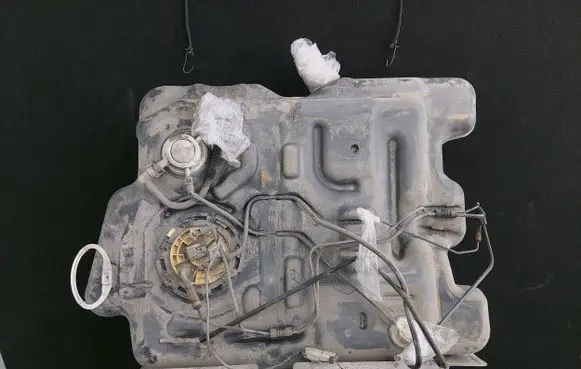 Chrysler Grand Voyager IV Fuel tank 