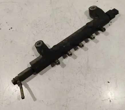 Nissan X-Trail T30 Fuel main line pipe