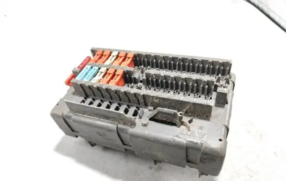 Peugeot 406 Fuse module 9459288180