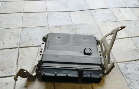 Toyota Auris 150 Engine control unit/module 8966102D82 MB1758004020