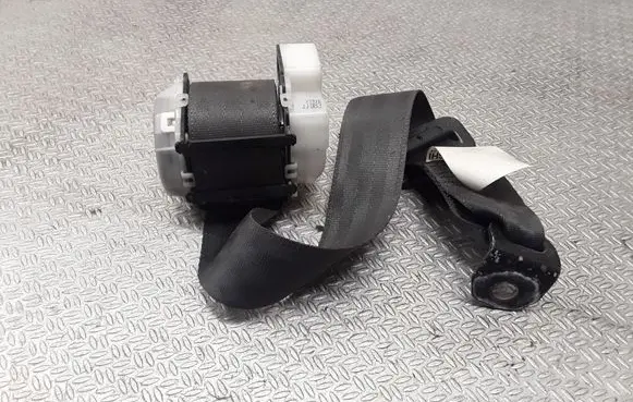 Mitsubishi Lancer VIII Rear seatbelt 7Q7990