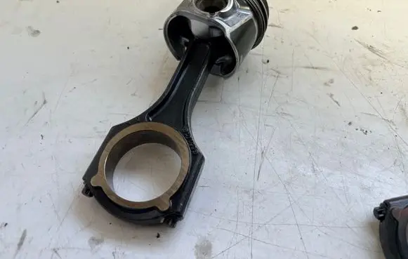 Mercedes-Benz B W246 W242 Piston with connecting rod 41165 82940 65101