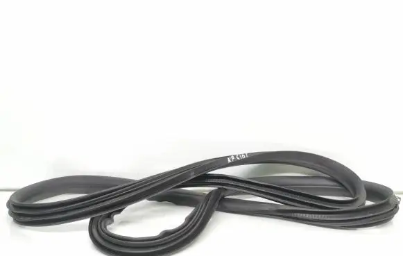 Volvo V60 Rubber seal front door (on door) 8939