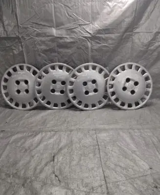 Fiat Uno R15 wheel hub/cap/trim 