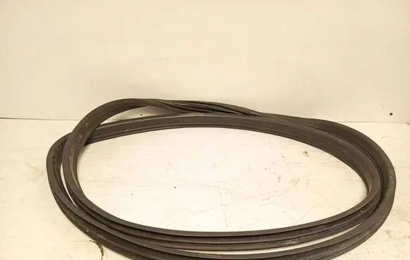 Opel Astra H Front door rubber seal 13178758