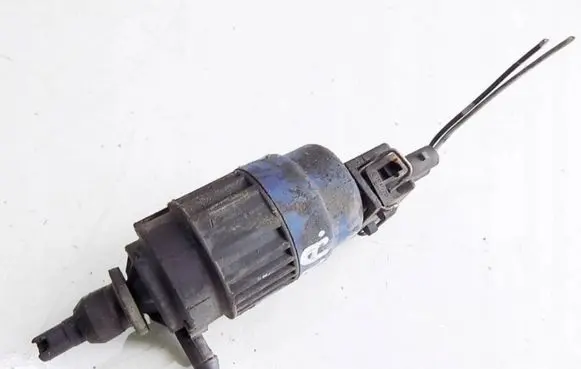 Nissan Navara D40 Windscreen/windshield washer pump