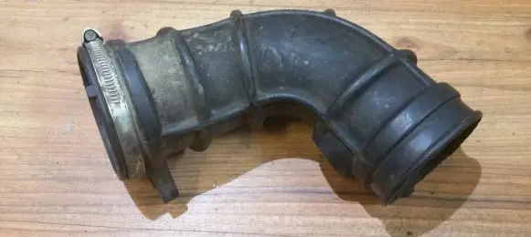 Opel Vectra B Air intake hose/pipe 90499556