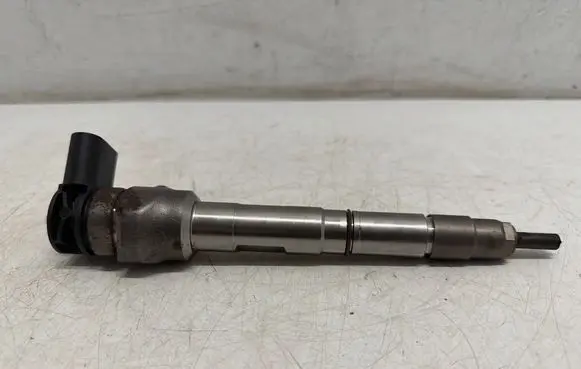 Volkswagen PASSAT B8 Fuel injector 05L130277E 044511035 219223