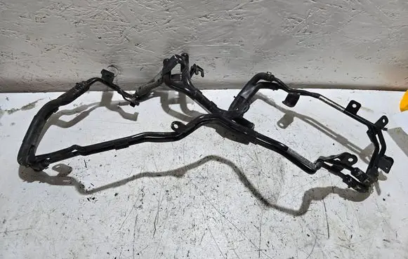 Engine coolant pipe/hose