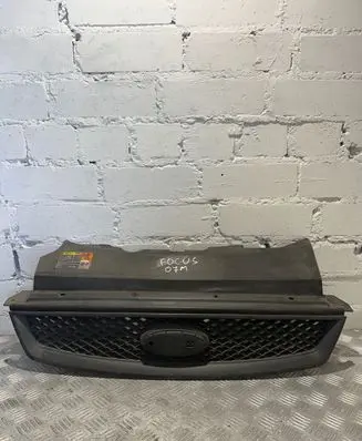 Ford Focus Front bumper upper radiator grill 4m518200
