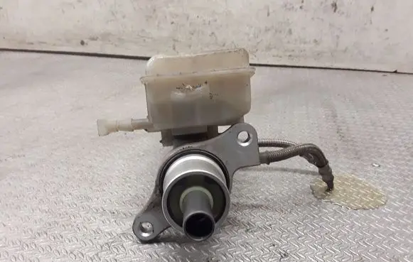 Master brake cylinder