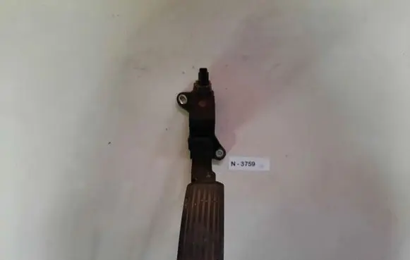 Toyota Avensis T270 Accelerator throttle pedal 7811002021