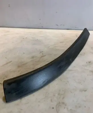 Front bumper lip