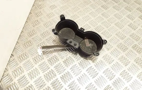 Cup holder front