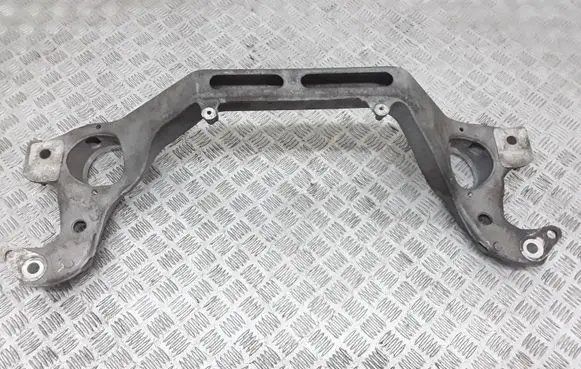 Volkswagen Touareg I Engine mounting bracket 7L0199207A