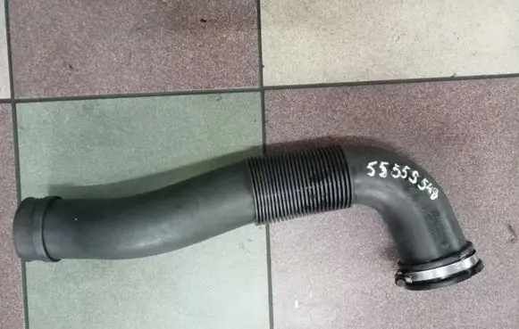 Opel Astra H Air intake duct part 55559548