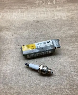 Renault 12 Spark plug 7701366513