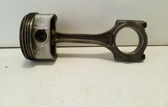 Lexus CT 200H Piston with connecting rod 37130
