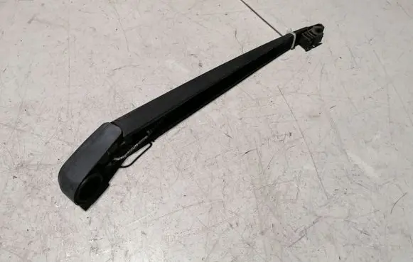 Rear wiper blade arm