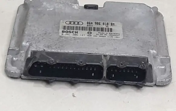 Audi A3 S3 8L Engine control unit/module 06A906018BM 0261206127