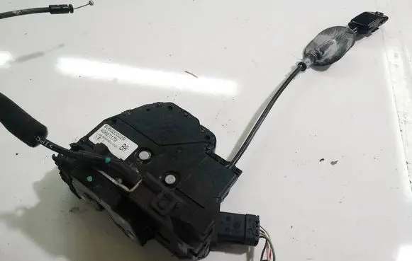 Renault Fluence Front door lock 825030022R 40737173