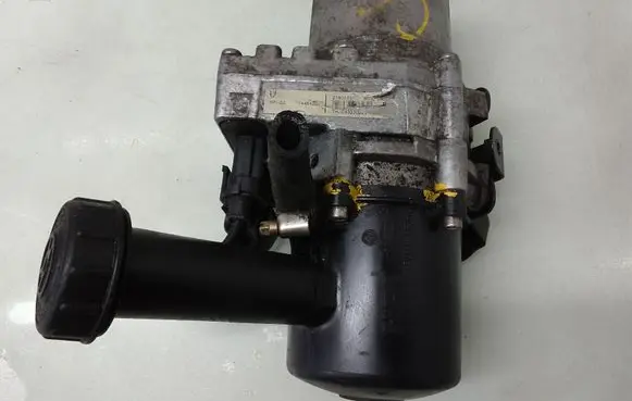 Peugeot 407 Power steering pump 21600731